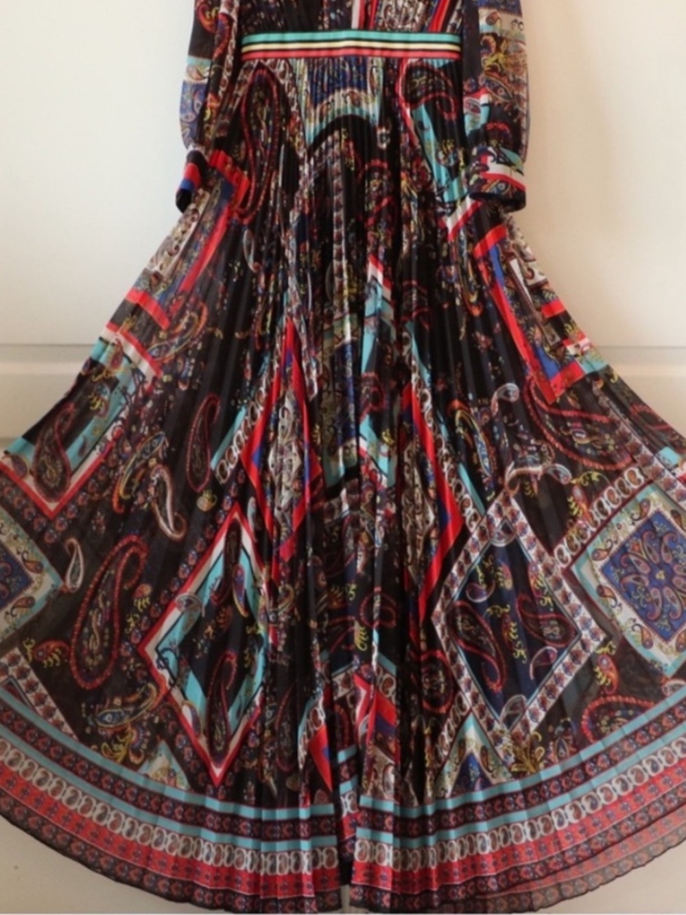 ALICE + OLIVIA Cheney Pleated Maxi Dress - Picture 11 of 15
